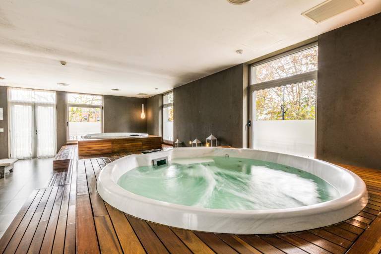 Pleasant holiday apartment with pool, terrace & jacuzzi | Near Casa Rosada | Good for workation | Dogs allowed — photo 3