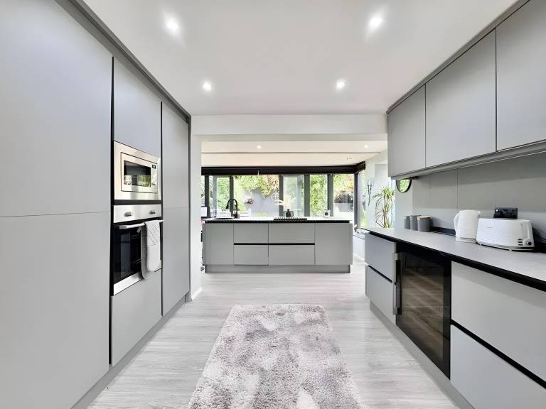 Luxury 3 bedroom house Quiet/Central/free parking in Birmingham