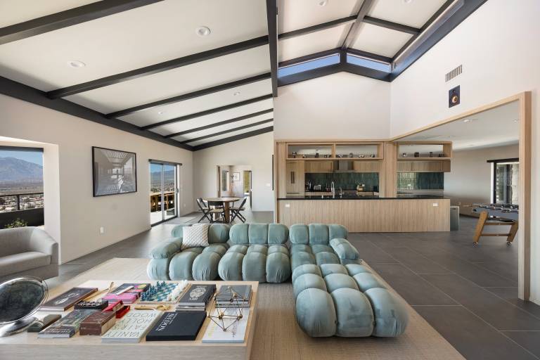 Family-oriented nice rental with barbeque, private pool & jacuzzi | Mountain view | Suitable for remote work | Dogs allowed — photo 4