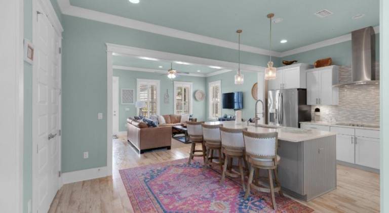 Vacation home with hot tub | Beach nearby | Pet-friendly — photo 2