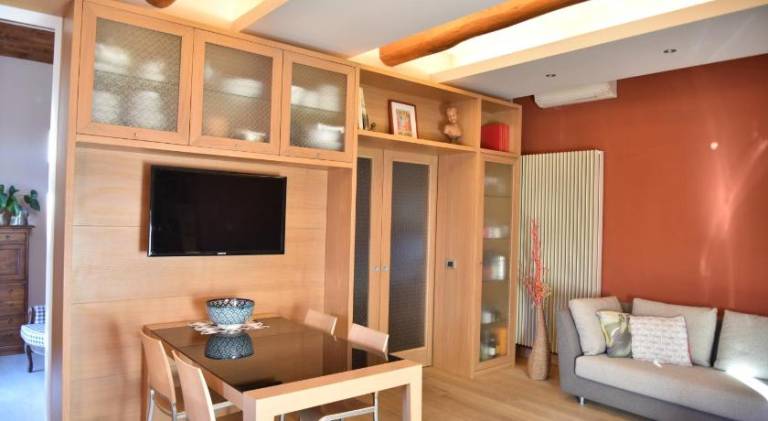 Lovely vacation home with jacuzzi & pool | Pet-friendly — photo 2