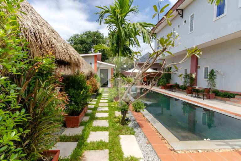 Vacation home with garden, BBQ & pool | Suitable for remote work — photo 3