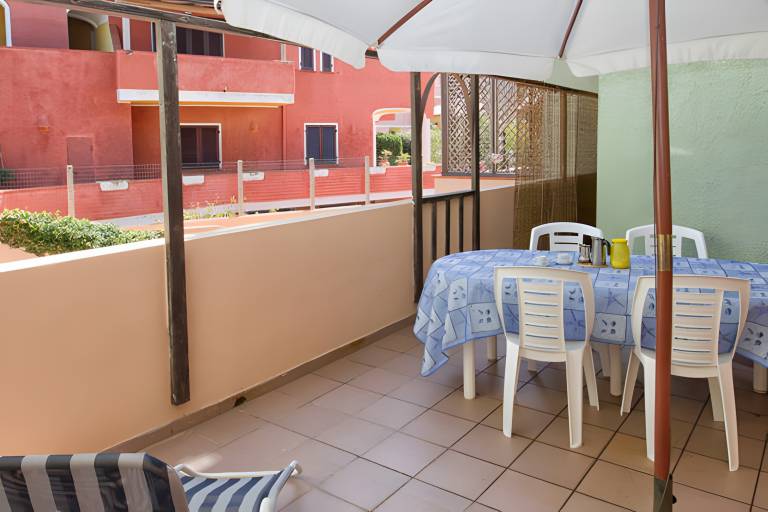 House with patio — photo 3