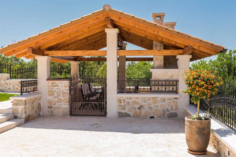 Traditional stone house with pool in Skradin — photo 5
