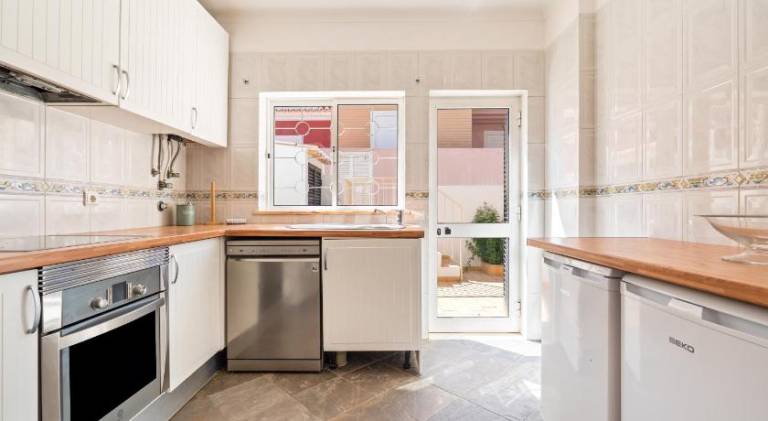 Fully equipped pleasant vacation home with patio | Pets allowed — photo 3
