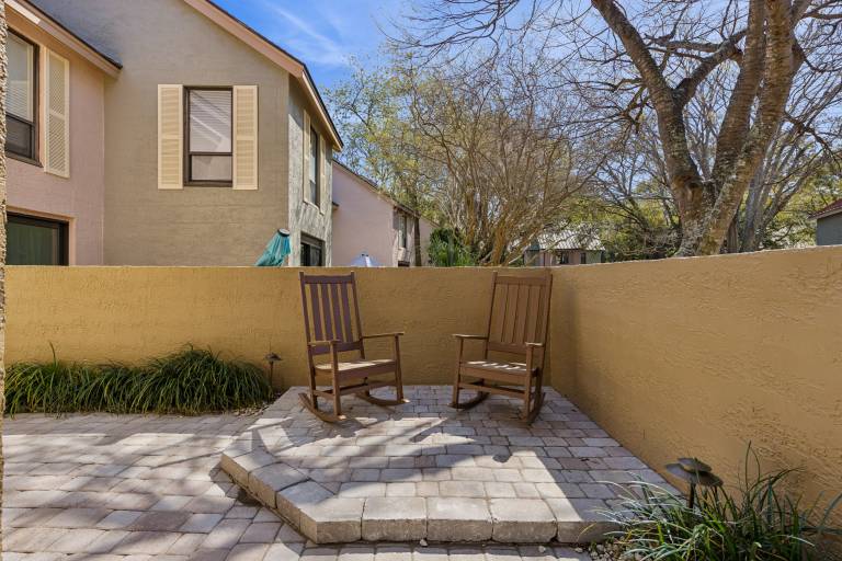 830 Ketch Court @ Harbour Town, Sea Pines Walk to Marina & Golf Links Warm Coastal Furnishings — photo 2