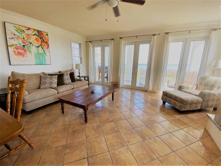 Family-oriented spacious vacation home with private pool | Next to the beach | Pets allowed — photo 3