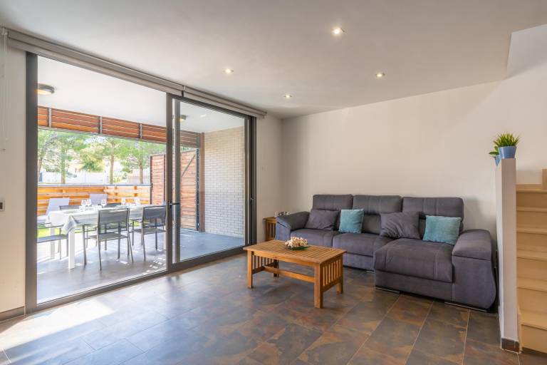 Fully equipped pleasant villa with terrace, garden & pool | Close to the beach | Pets allowed — photo 4