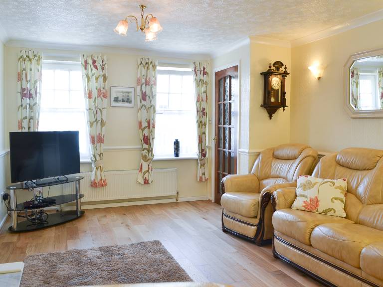 Cottage with garden | River view — photo 4