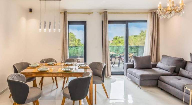 Apartment with terrace in Tucepi