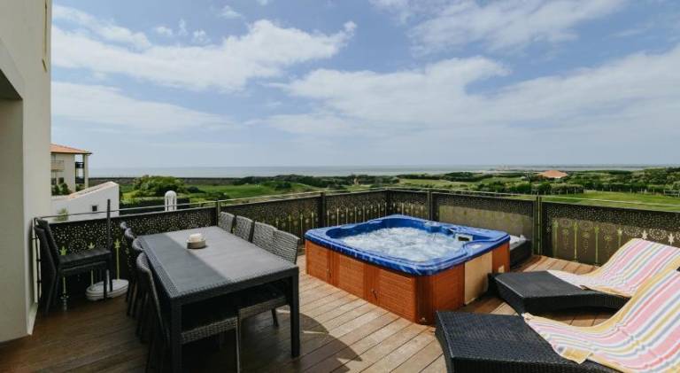 Family-friendly serviced apartment with terrace & yard | Next to the beach | Pet-friendly — photo 3