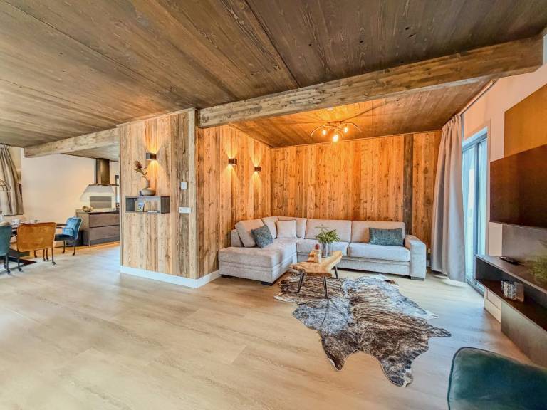 Luxury chalet with wellness and Alpine views — photo 4