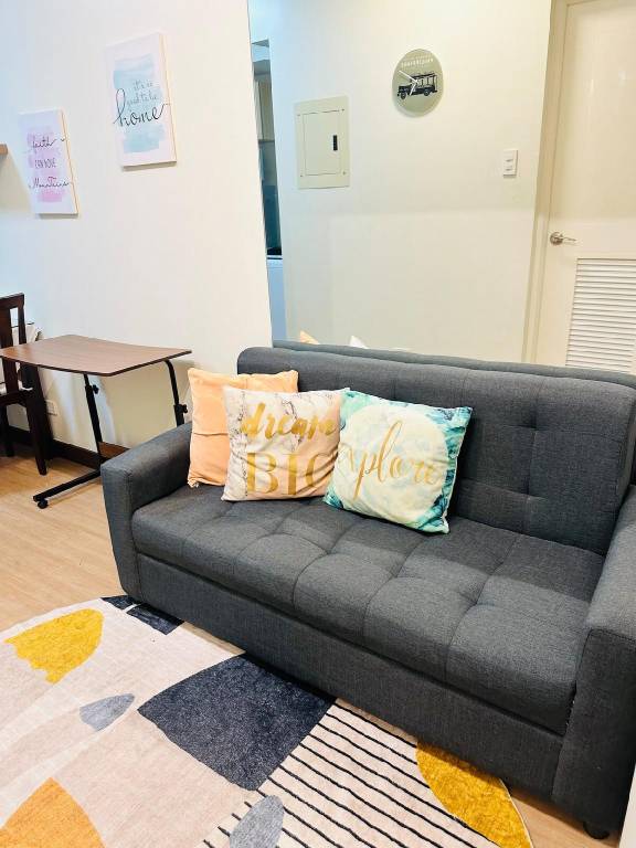 Rental apartment with 1 room for 4 persons in Makati