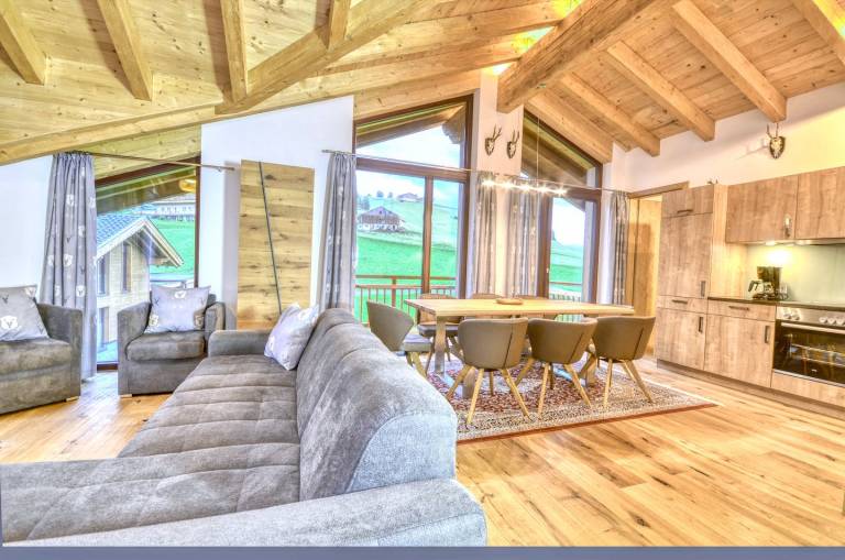 Beautiful Austrian style Chalet at the ski slope — photo 2