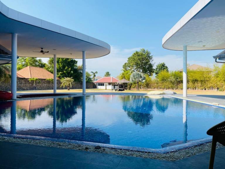 Villa with garden, barbeque & pool — photo 3