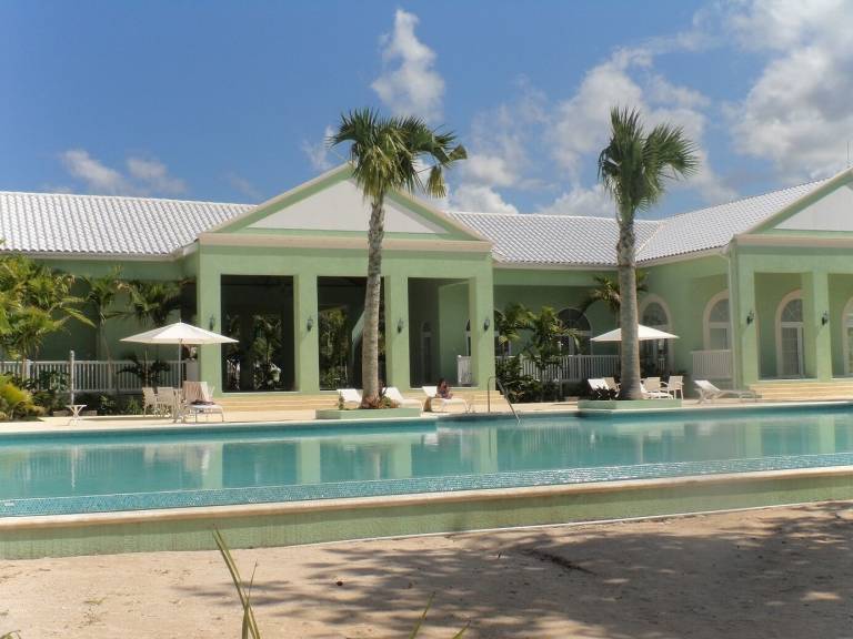 Condo Orange Bay
