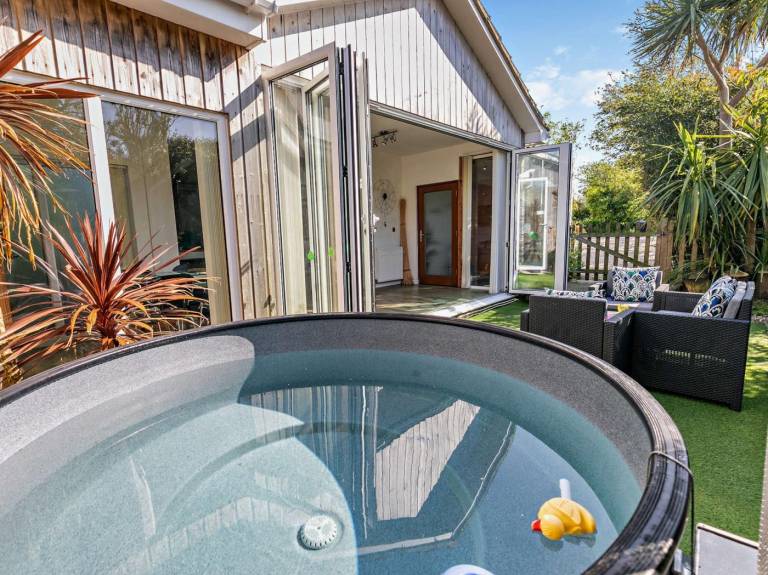 Cottage with garden & jacuzzi — photo 2