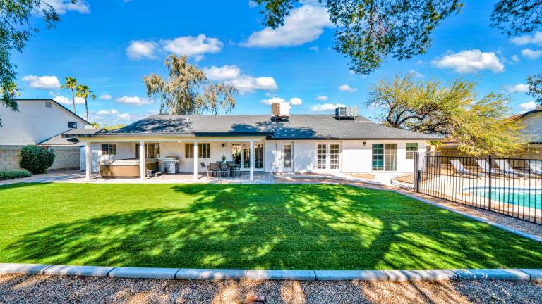 Spacious 5BR w new beds & linens