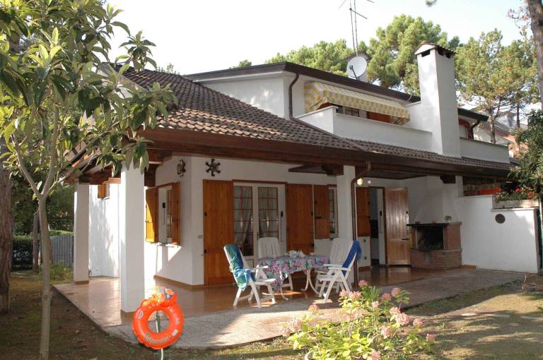 Charming villa with terrace & yard | Beach nearby | Pets allowed in Bibione