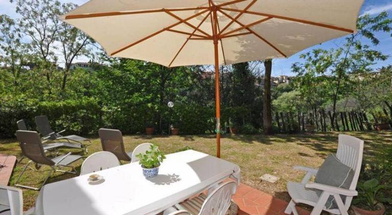 Vacation home with terrace, pool & BBQ — photo 3