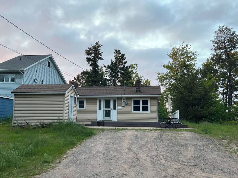 Cabin  Marquette