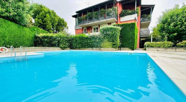 Rental apartment with pool in Pozzolengo