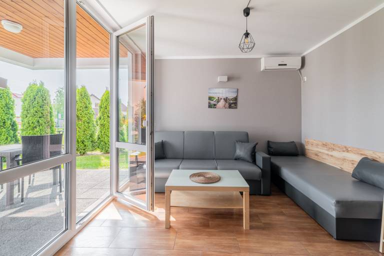 Bungalow with terrace, barbecue & yard — photo 4