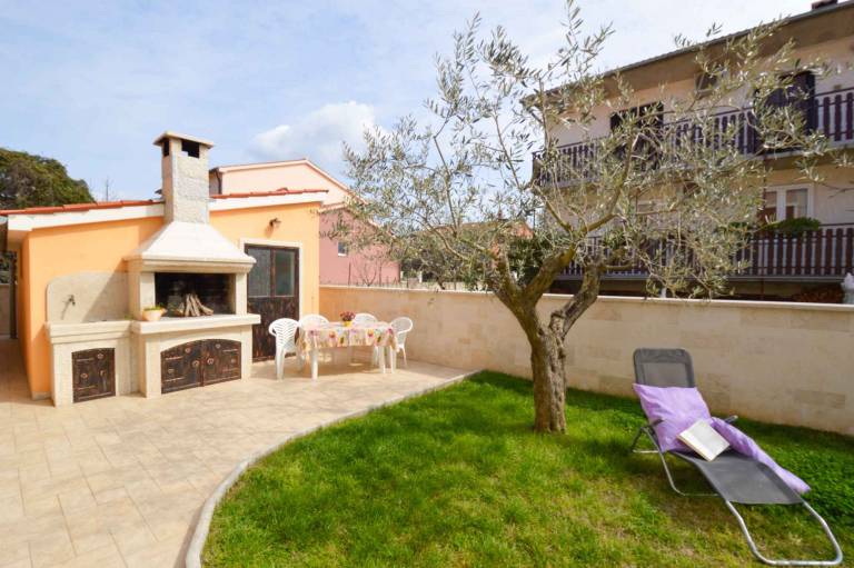 Holiday apartment with yard, grill & terrace — photo 5