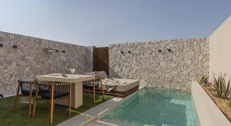 Villa with garden, jacuzzi & private pool | Good for workation in Samos