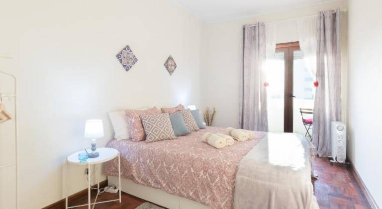 Holiday apartment with patio | Near Porto Cathedral | Perfect for remote work in Porto