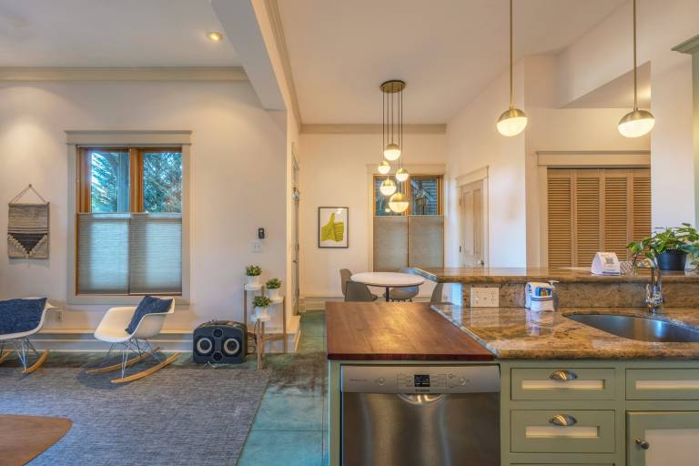 Child-friendly pleasant vacation home with terrace | Dogs allowed in Hood River, OR