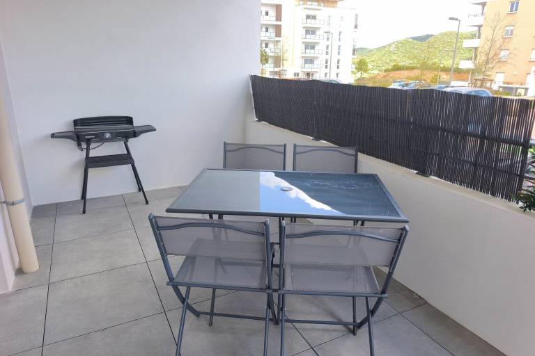 Apartment with terrace & garden — photo 4