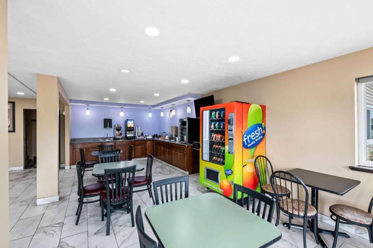Super 8 By Wyndham Council Bluffs Ia Omaha Ne Area — photo 3