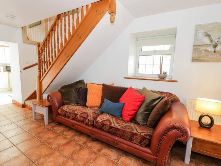 Family-friendly cottage with BBQ, hot tub & garden | Dogs allowed — photo 3