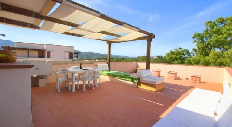 Apartment with garden in Olbia