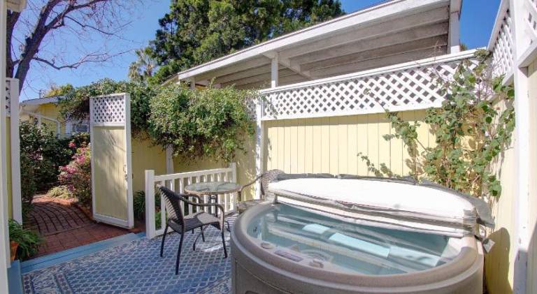 Secret Garden Inn & Cottages — photo 3
