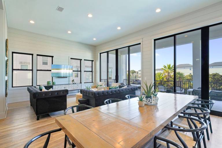 Scarlett's Beach Heaven - Luxury Beach House with Rooftop Views and Pool — photo 5