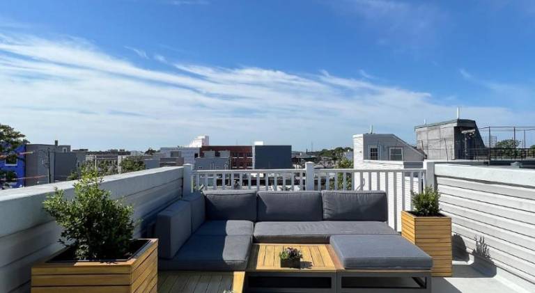 Fully equipped charming vacation home with barbecue, yard & patio | Suitable for remote work | Dogs allowed — photo 3