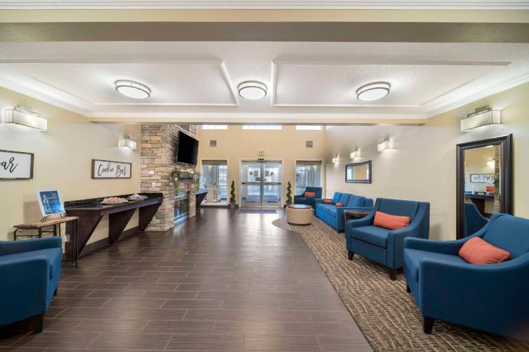 Comfort Suites Red Bluff near I-5 — photo 2