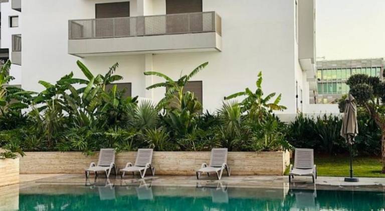 Apartment with pool — photo 4