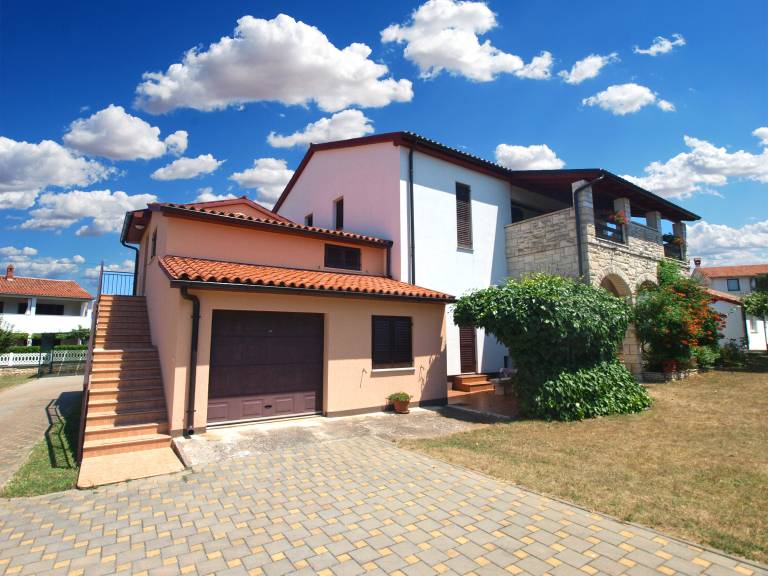 Holiday apartment with barbeque & terrace — photo 3