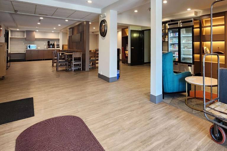 Comfort Inn & Suites Shakopee Downtown Area — photo 3