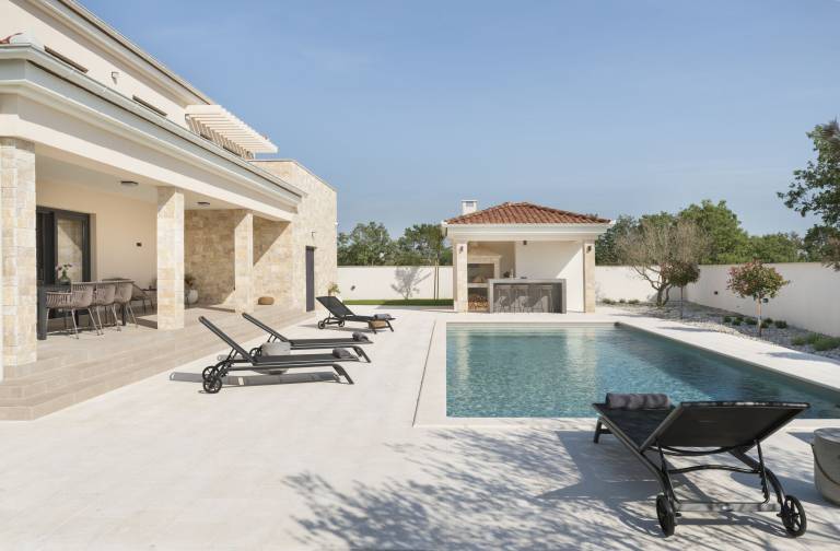 Villa with barbecue, terrace & yard — photo 2