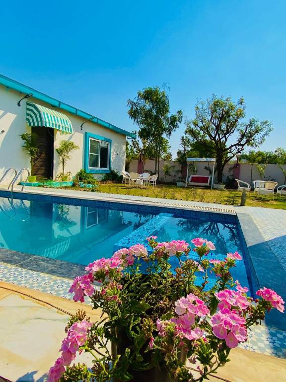 Vacation home with barbeque, garden & pool in Jaipur