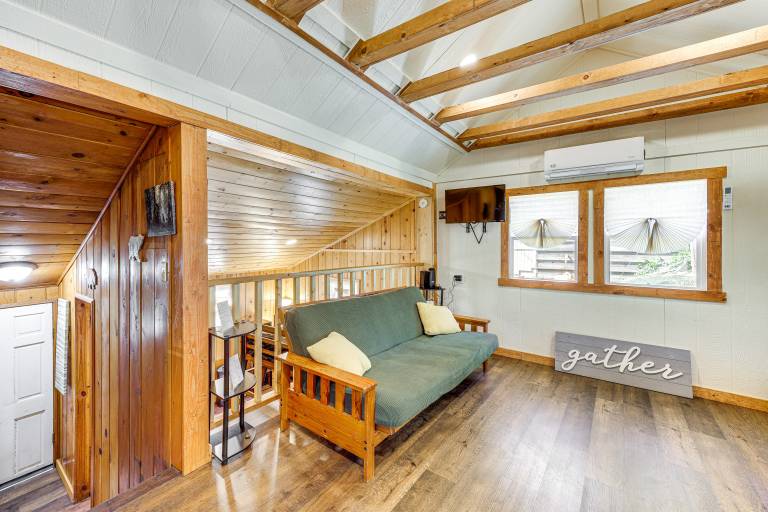 Tiny Home w/ Deck & Mtn Views in Lake Arrowhead! — photo 5