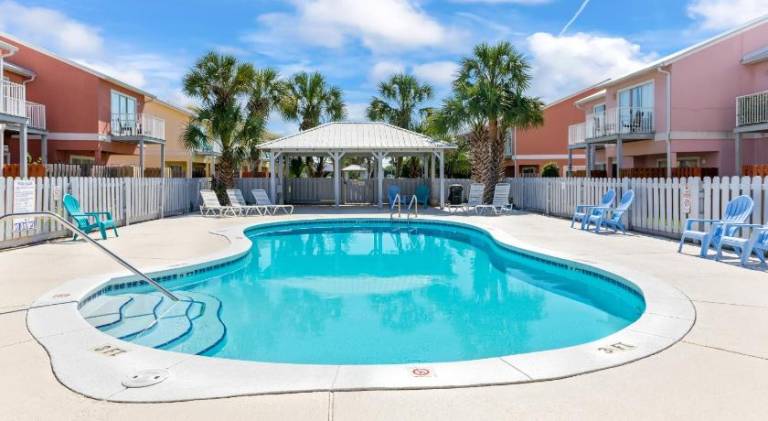 Vacation home with pool | Pet-friendly — photo 4
