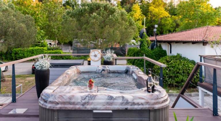 Vacation home with patio, pool & hot tub — photo 3