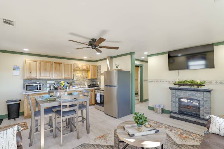 9 Mi to Lake Carlsbad: Pet-Friendly Apt — photo 2