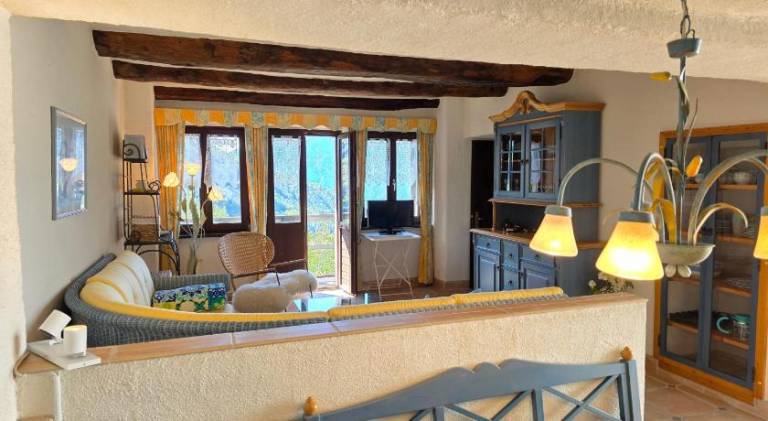 Holiday apartment with garden, barbeque & patio — photo 5