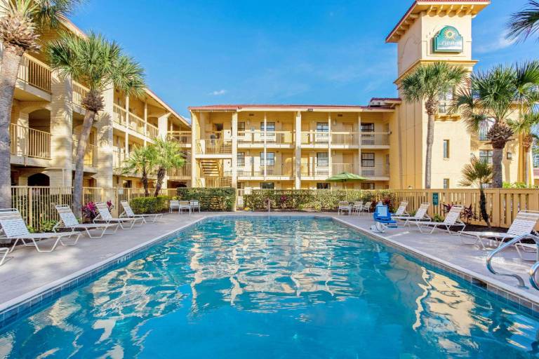 La Quinta Inn by Wyndham Orlando Airport West — photo 2